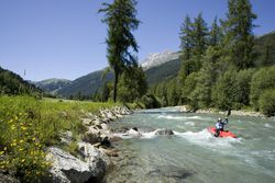 Skifahren und Wandern Lech Zürs Kayaken am Arlberg (©Kayak School Arlberg)