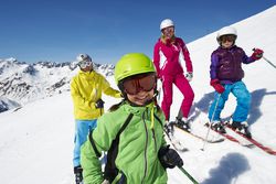 Skifahren und Wandern Lech Zürs Familienskispaß (©Michael Reusse)