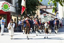 Skifahren und Wandern Lech Zürs Traditionelle Tiroler Kultur (©TVB St. Anton)